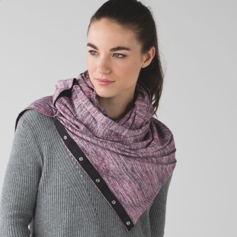 Lululemon vinyasa infinity scarf